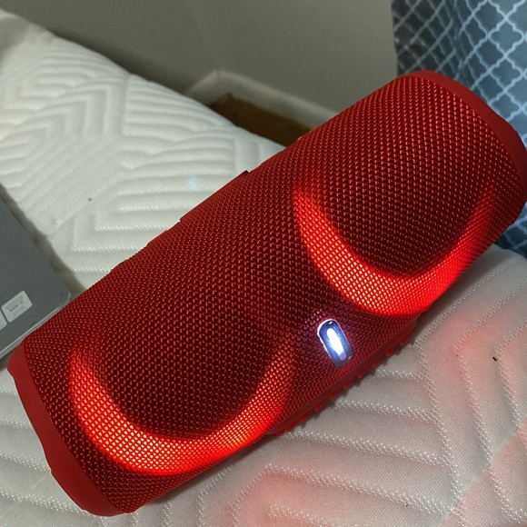 Wireless speaker. Extremely loud!! Bluetooth. Waterproof!! - Picture 3 of 5